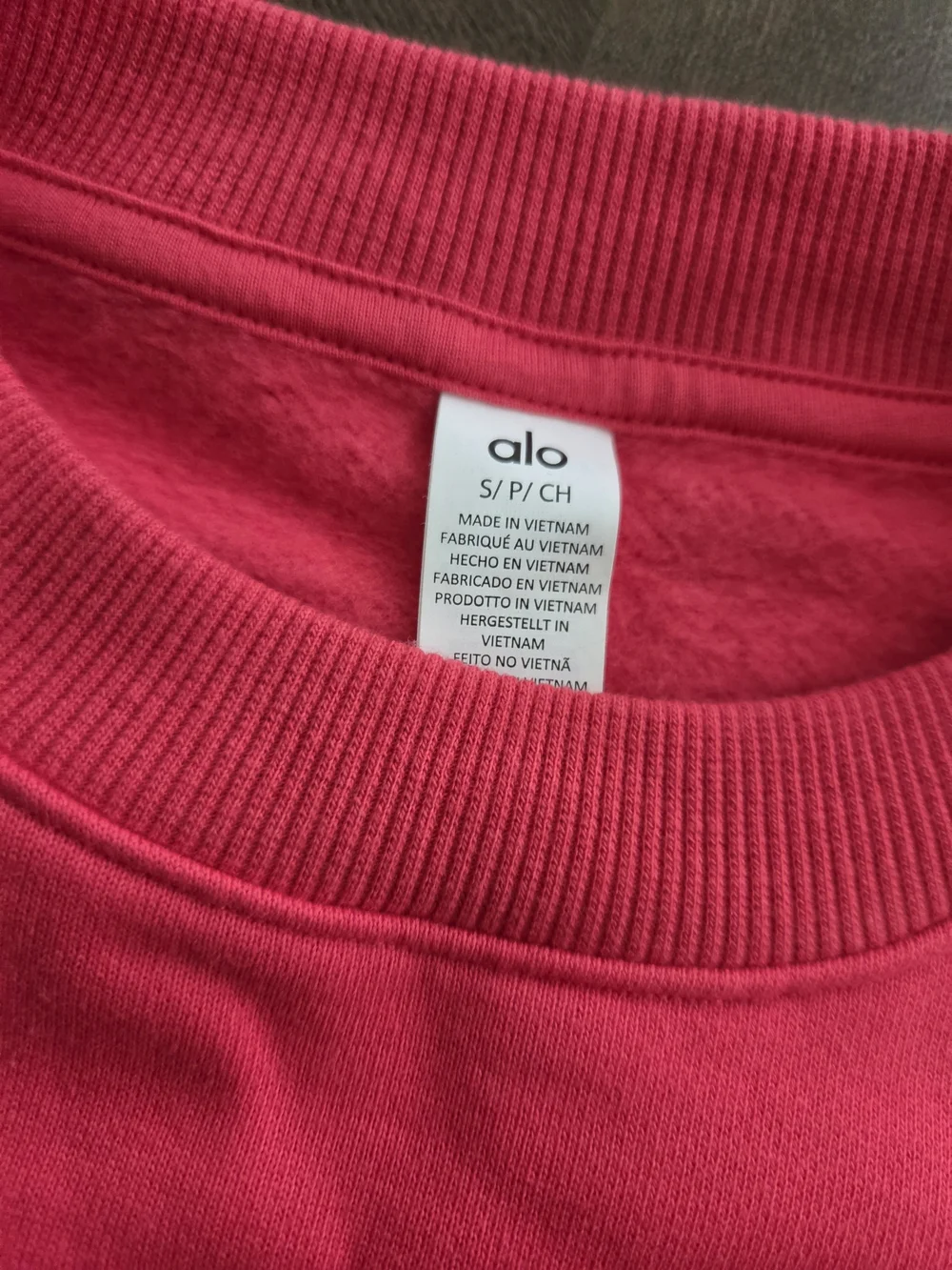Alo Yoga NWOT Cropped Accolade Crewneck Candy Red sz SMALL